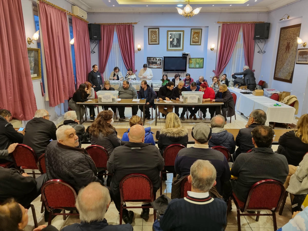 On vakıfta seçim: R.Hisarı'nda Mavi, Kuzguncuk'ta Sarı, Balat'ta Mavi, Üsküdar Surp Garabed'de Sarı Liste kazandı